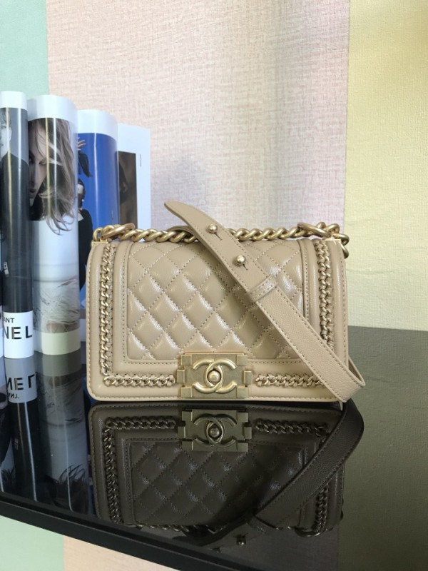 Chanel BOY Handbag 20cm - BOY102