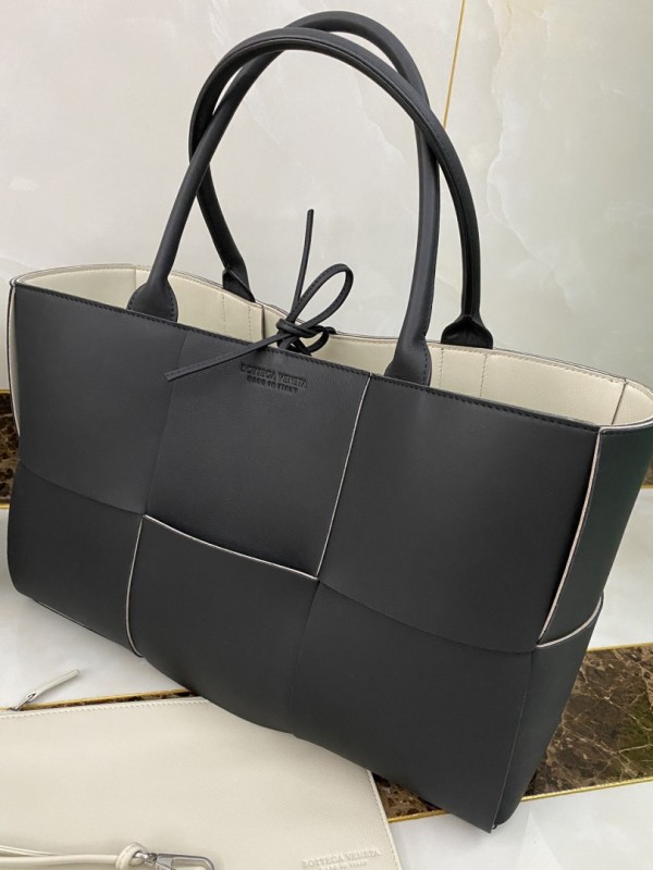 Bottega Veneta Arco Tote Bag 2 Sizes BV048