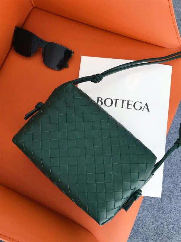 Bottega Veneta Intrecciato Bag 2 Sizes BV052