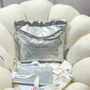 Chanel 22 Small Handbag - 22BAG010