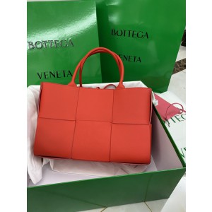 Bottega Veneta Arco Tote Bag BV049