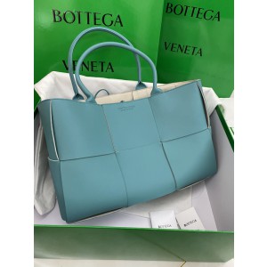 Bottega Veneta Arco Tote Bag BV050