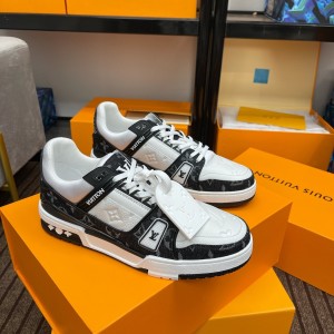 LV Trainer Sneaker LVS-024